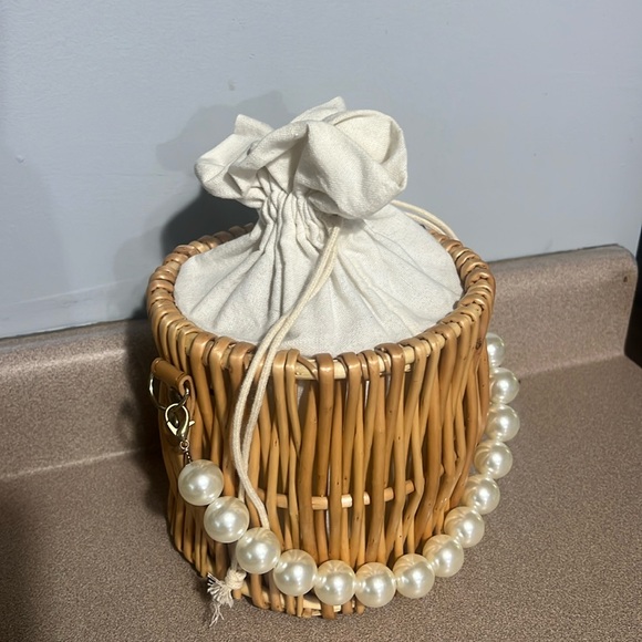 Fashion Nova White Woven Bag - Picture 3 of 3